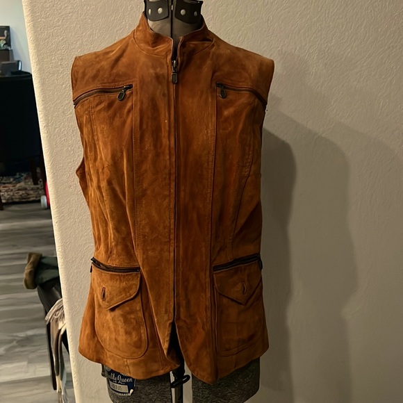 Liv a little Jackets & Blazers - Women’s leather vest w/pockets, EUC